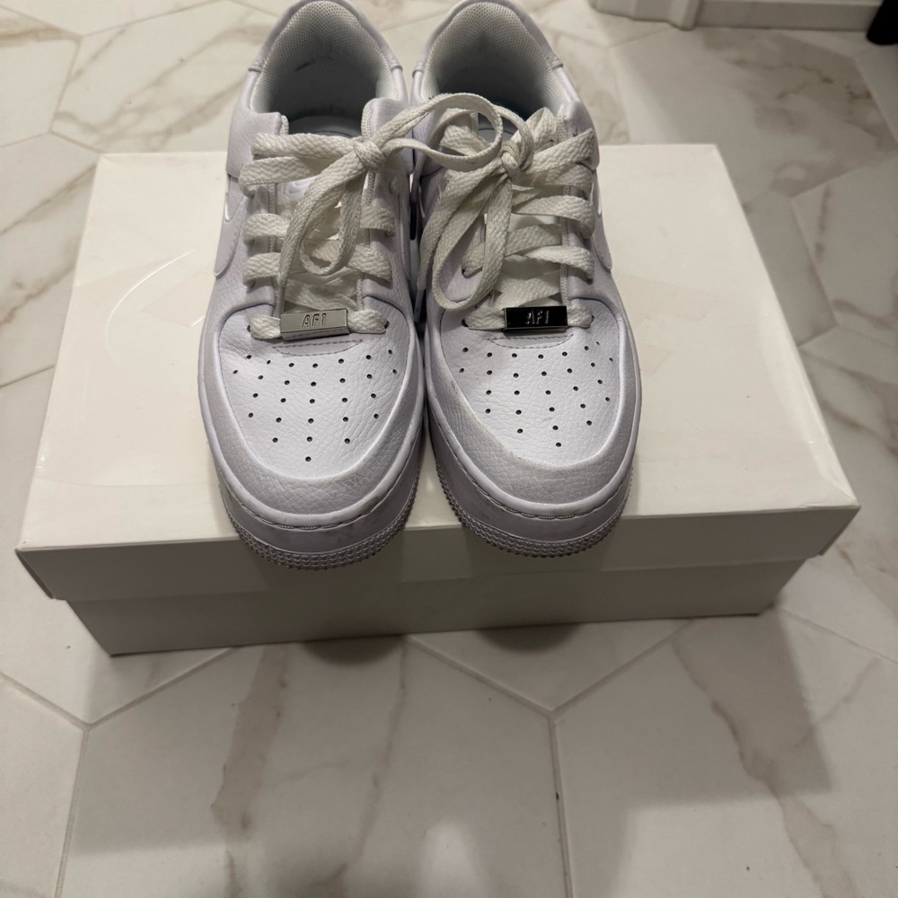Nike White Sneakers Classic Style